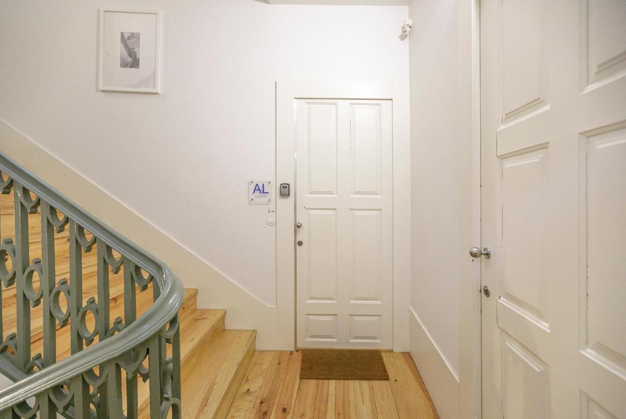 Lovelystay - Cativo Studio Downtown By Metro Station Porto Exterior photo